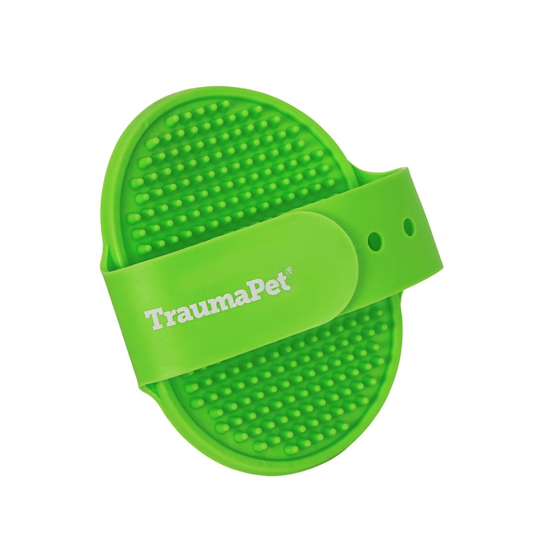 Siliconen massageborstel van TraumaPet met verstelbare handband voor hond en kat